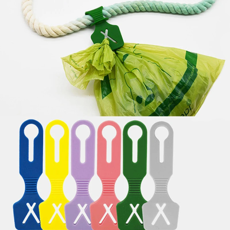 

Silicone Dog Poop Bag Carry Pet Garbage Bag Holder Hands Free Clip for Walking The Dog Traction Rope Toiletry Bag Dog Supplies