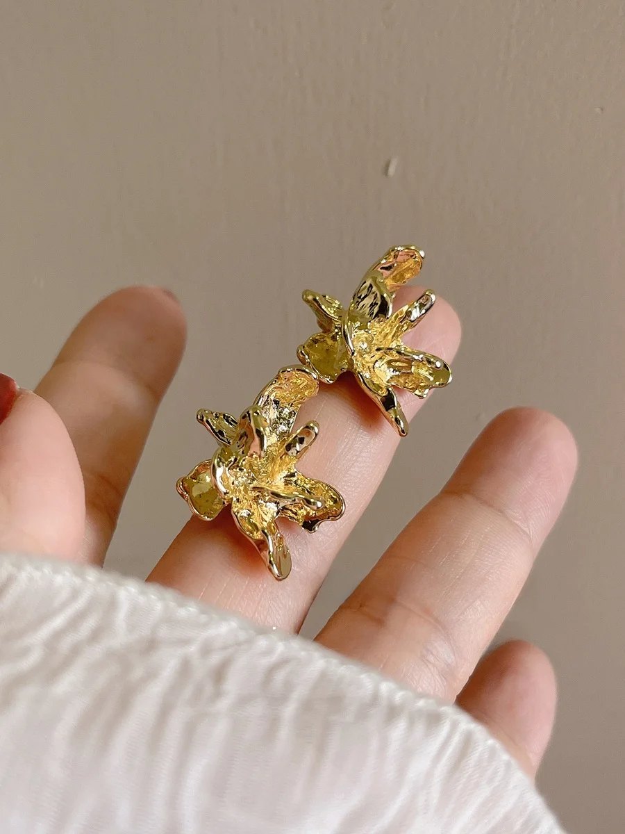 Golden Blossom Light Роскошные зажимы для ушей от комаров High Sense Осень и зима 2024 Новая мода