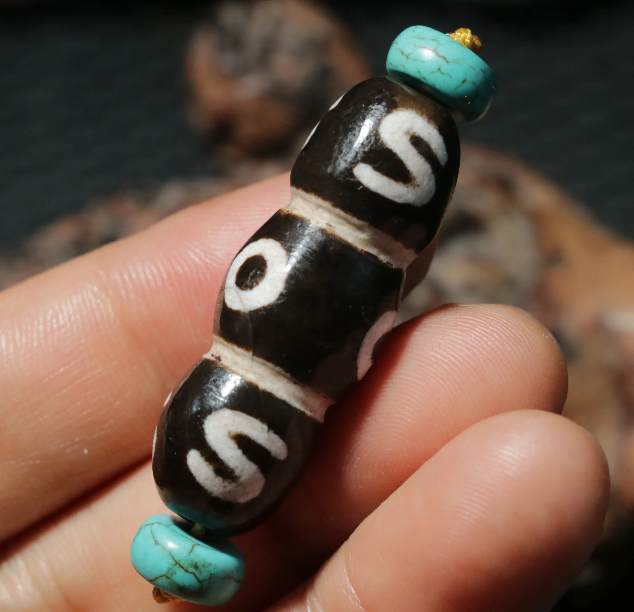 

Magic Power Tibetan Old Agate Combine Tokens 3 Eyed S Money Hook Rich Symbol Lotus Root Dzi bead Amulet Fit For Making Bracelet
