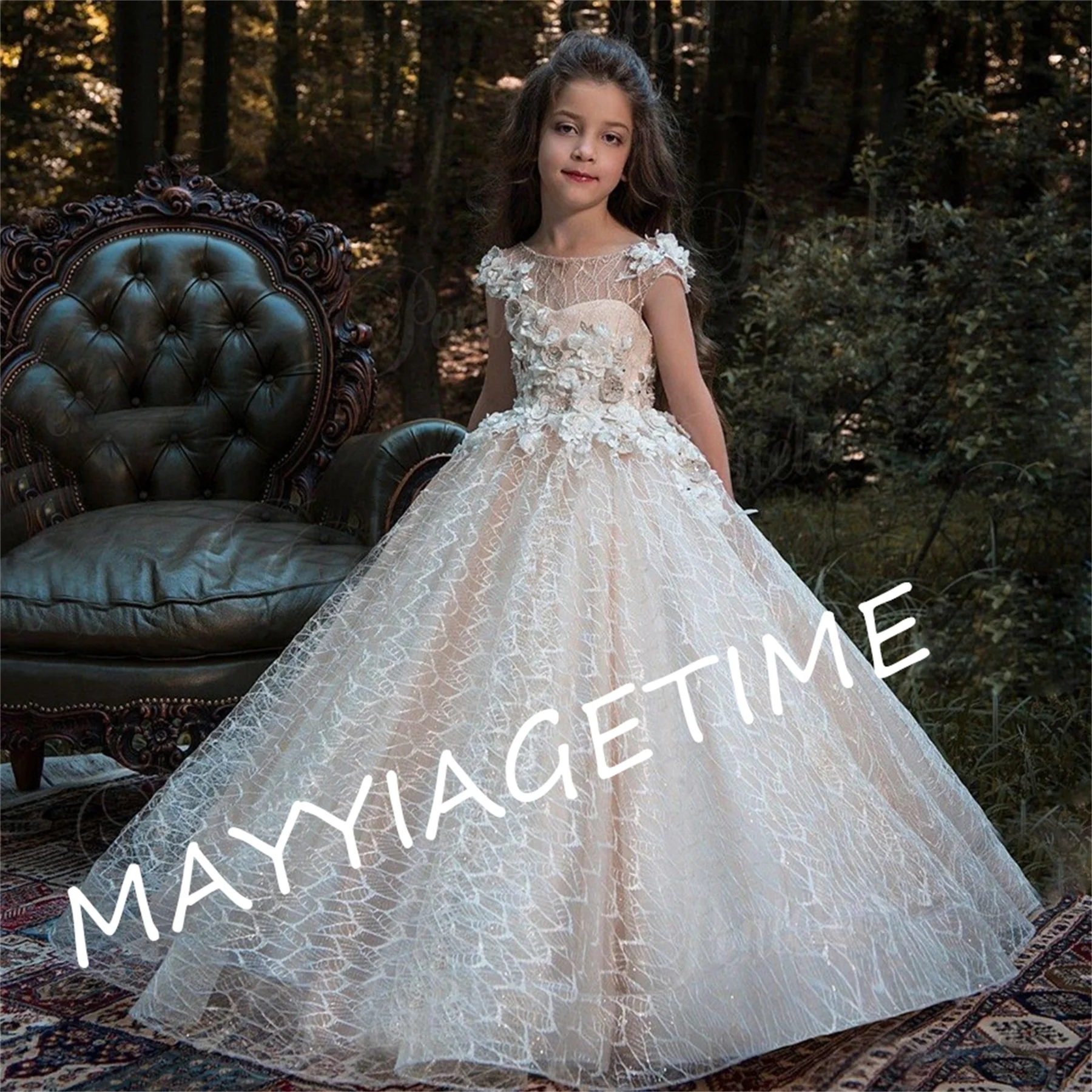 

Детское платье с бусинами, рукавами-фонариками и цветами