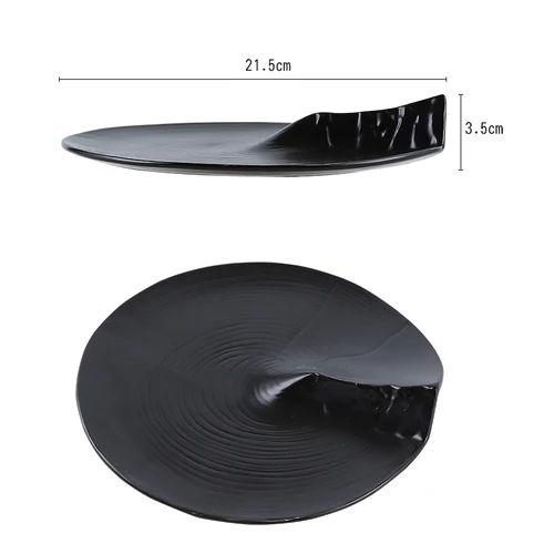 

Белая керамическая тарелка