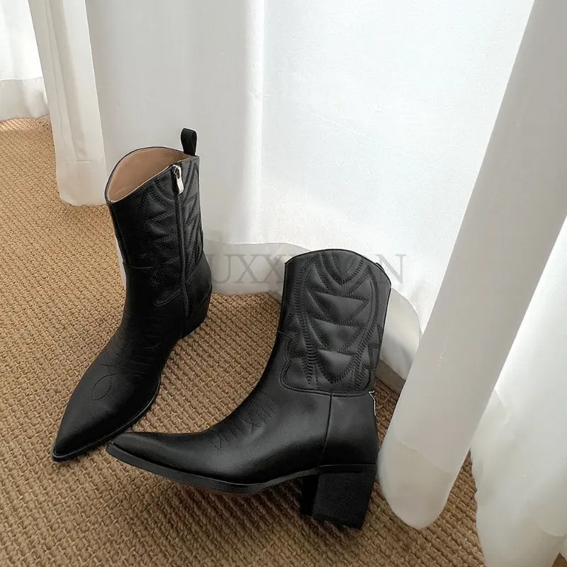 

Women Autumn Mid-Heeled High Boots Embroidered Floral Retro Mid-Calf Boots Pointed Toe Ethnic Style Knight Boots