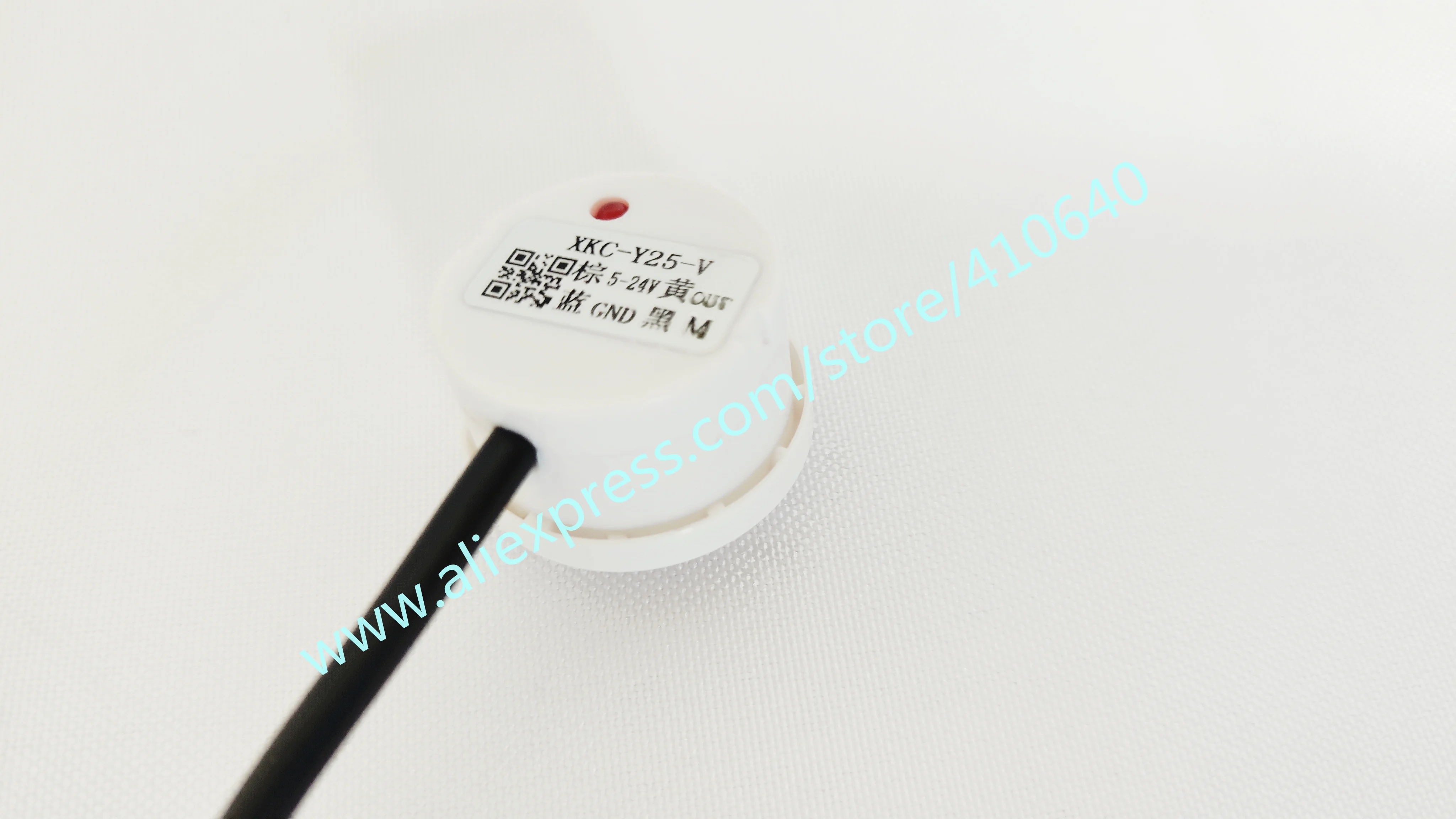 

Trumsense Genuine XKC-Y25-V 5 to 24 V Outter Sticky Contactless Water Liquid Level Detecting Sensor 2.4m Cable without Terminal