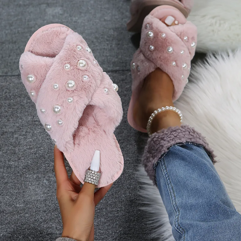 2022 European And American Fashion Autumn And Winter New Fuzzy Outdoor Flat Slippers For Women Warm Indoor Slippers For Women