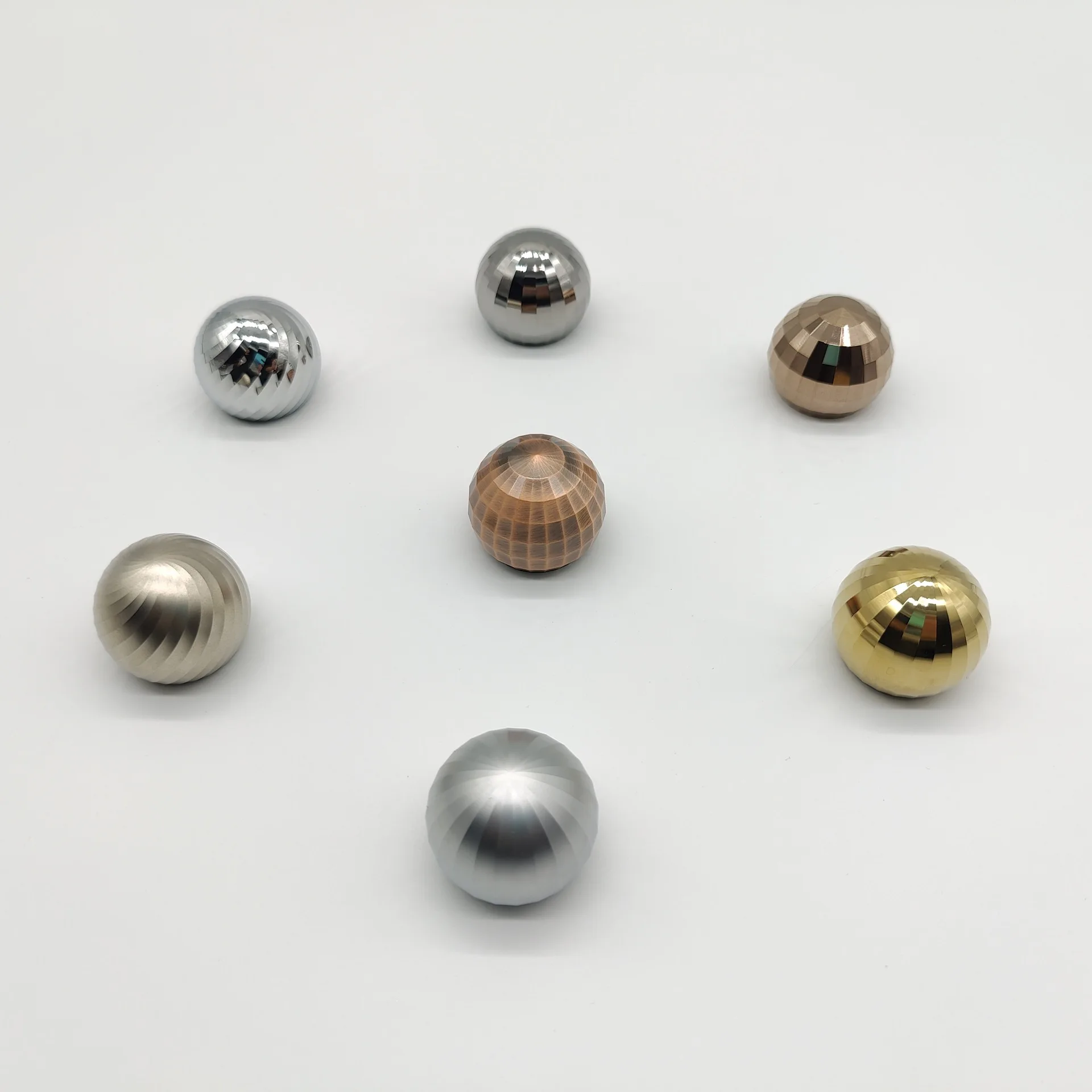 

Fingertip Toy Kinetic Round Spinner Desktop Stress Relief Metal Toy Aluminum Alloy Decompression Hypnosis Rotary Gyro