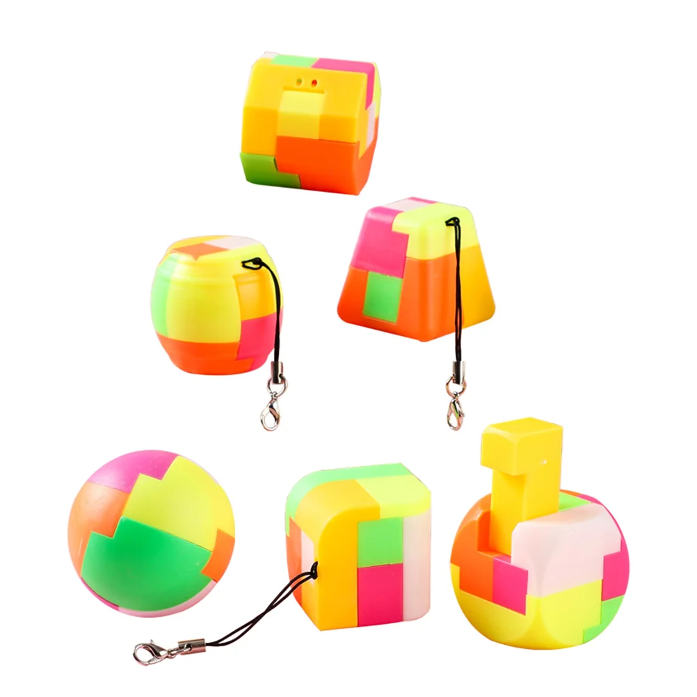 

6pcs Assembled Keychains Creative Building Block Toys Puzzle Playthings (Colorful)