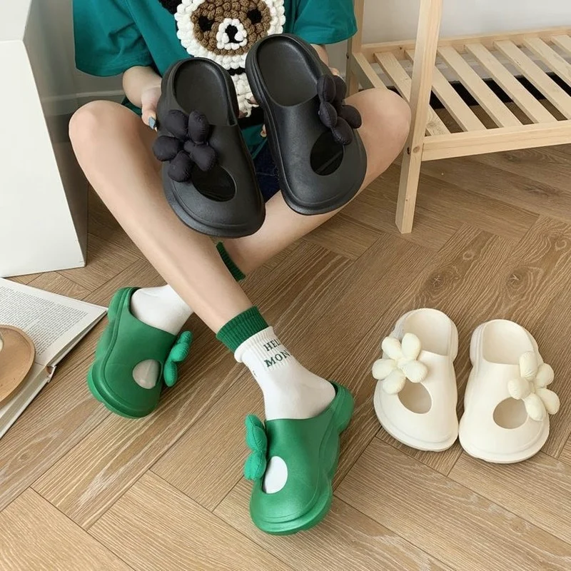 

Women Beach Slippers Girl Hole Sandals Outdoor Leisure Flat Clogs Woman Home Cute Garden Flip Flops Ladies Fashion Slides