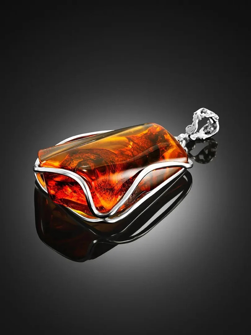 Крупная подвеска украшенная натуральным янтарём с инклюзами Клио