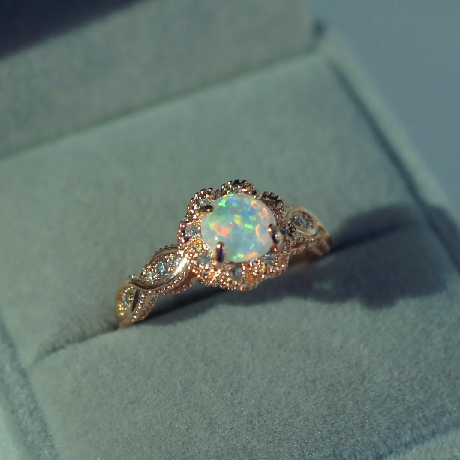 

Classic Design Wholesale Wedding Christmas Jewelry Rings Gold Color Opal Ring for Women Gift