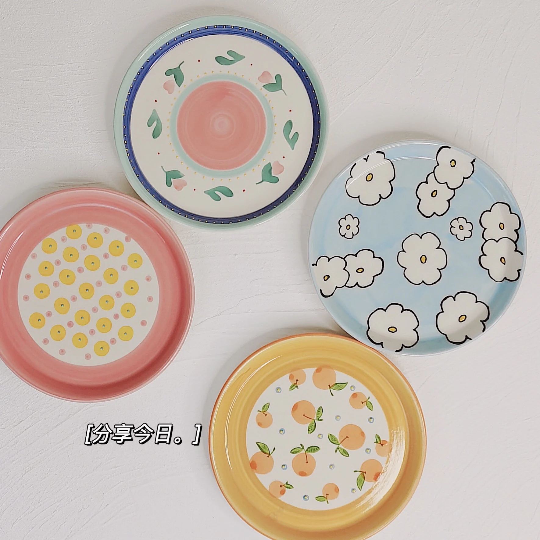 

Hand Painted Creative Plate Cute Ceramic Girl Heart Home New Year Dinner Plate Featured Plate Dish