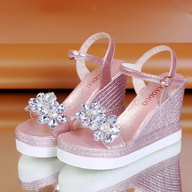 

2023 Summer New Fashion Women Wedge Heel Crystal Sandals Platform Think Strap Open Toe Chunky Bottom Casual Shoes Gold Silver