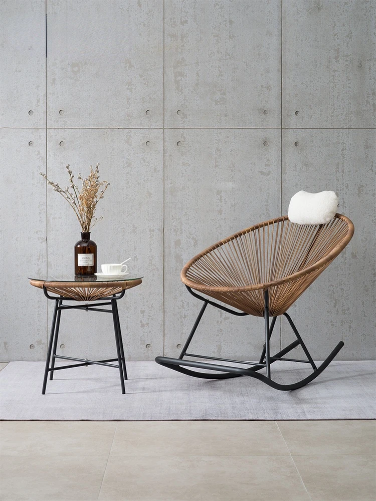 

Маленький кофейный столик GY для балкона, ротанговый стул, удобный чайный столик, ротанговый стул-качалка для двора, уличное кресло-качалка и...