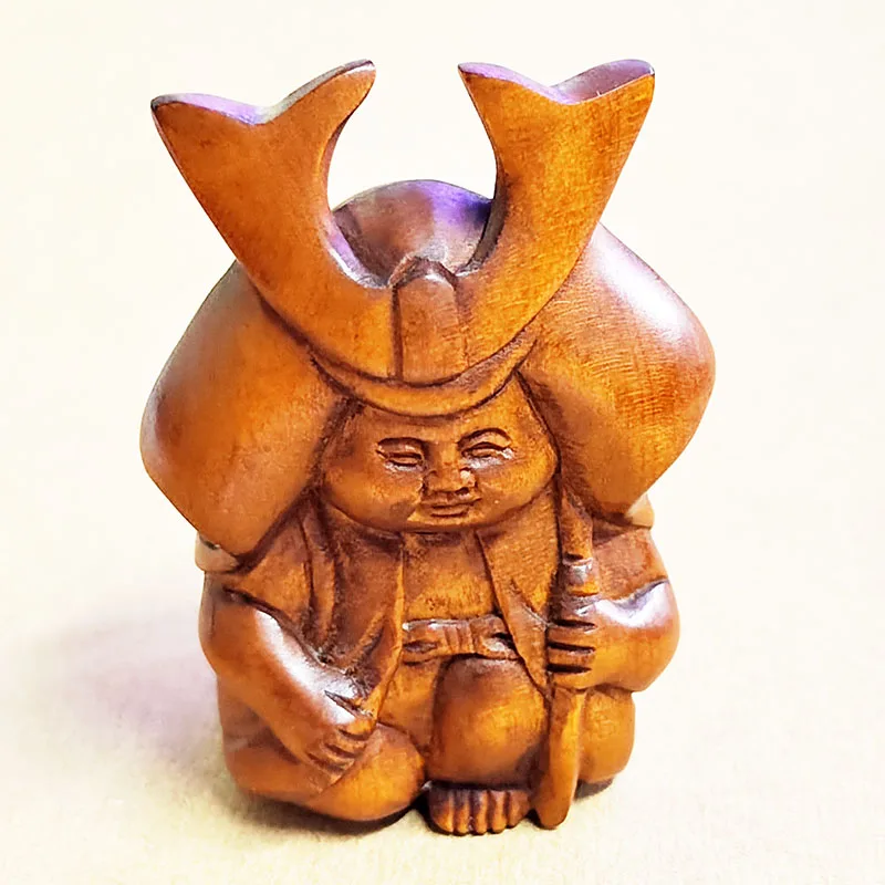 

Статуэтка из самшита "Королевская девушка"