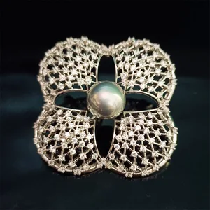 Micro Inlaid Zircon Hollow Flower Brooch Fashion Lucky Brooch Pin Shawl Coat Accessories