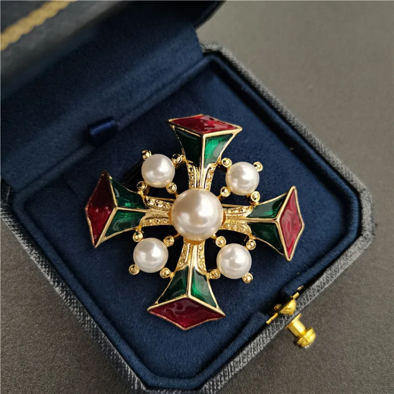 

Vintage Baroque Enamel Pearl Brooches Retro Court Cross Brooch Pin for Women Jewelry Coat Accesories Men Suit Lapel Pins Corsage