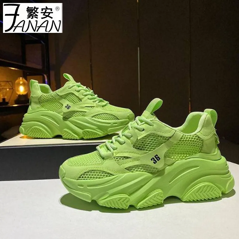 Женские массивные кроссовки сетчатые дышащие белые теннисные туфли на платформе