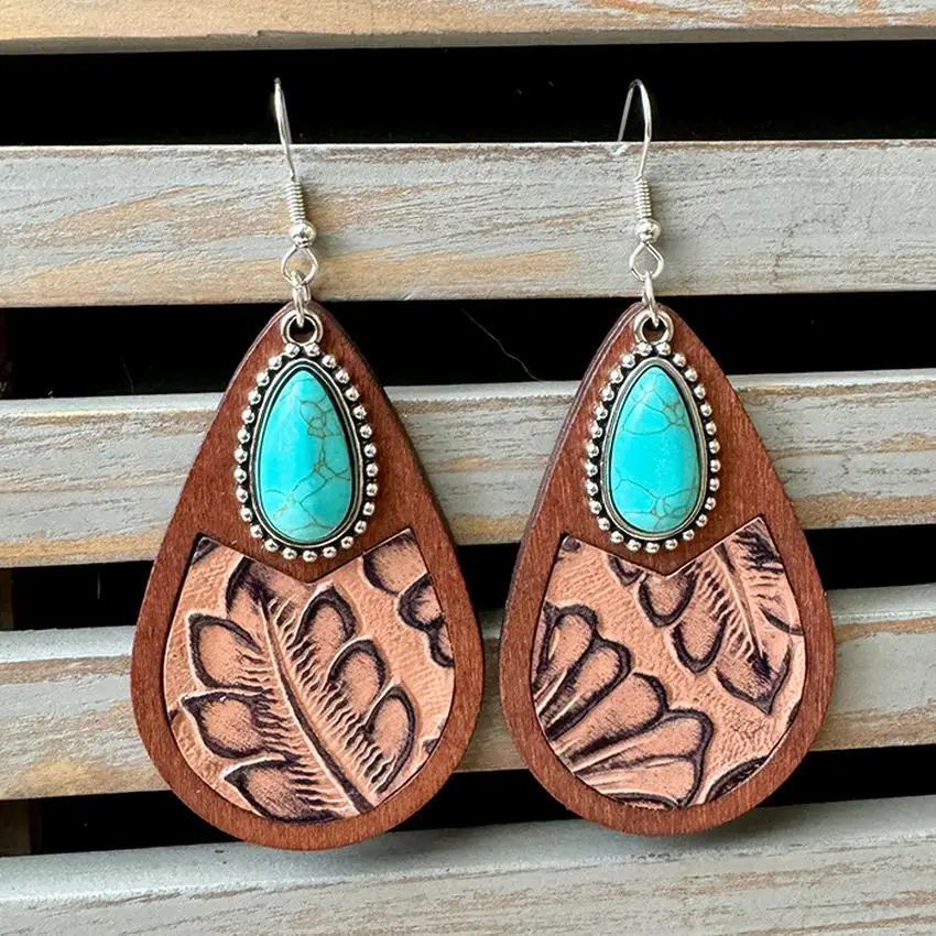 Женские серьги-капельки из натуральной кожи с шевроном