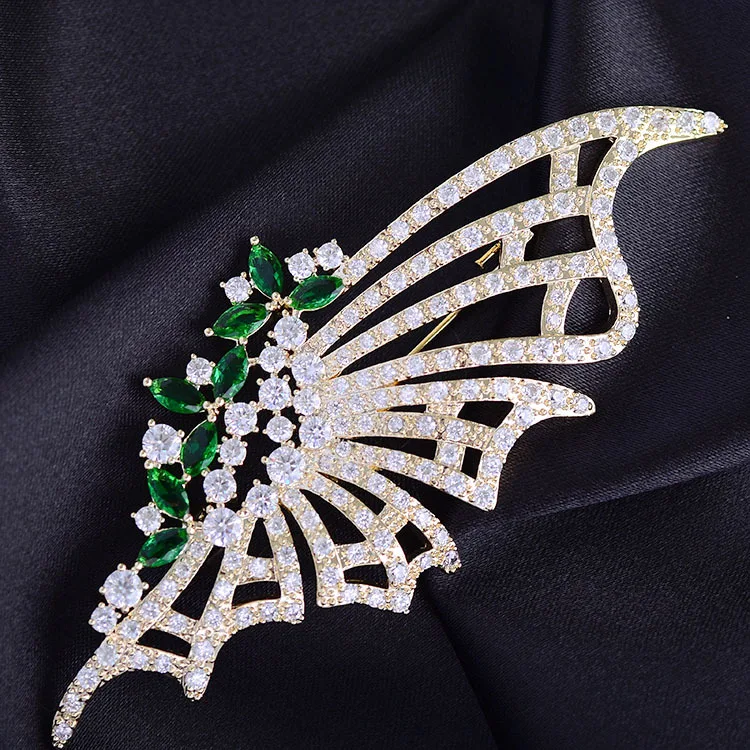 

Copper Inlaid Zircon Butterfly Brooch Elegant Temperament Zircon Brooch Fashion Creative Hollow Clothes Accessories Gift Corsage