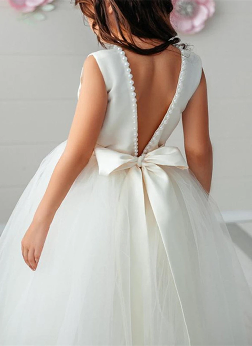 Детское платье из органзы с оборками и цветочным принтом