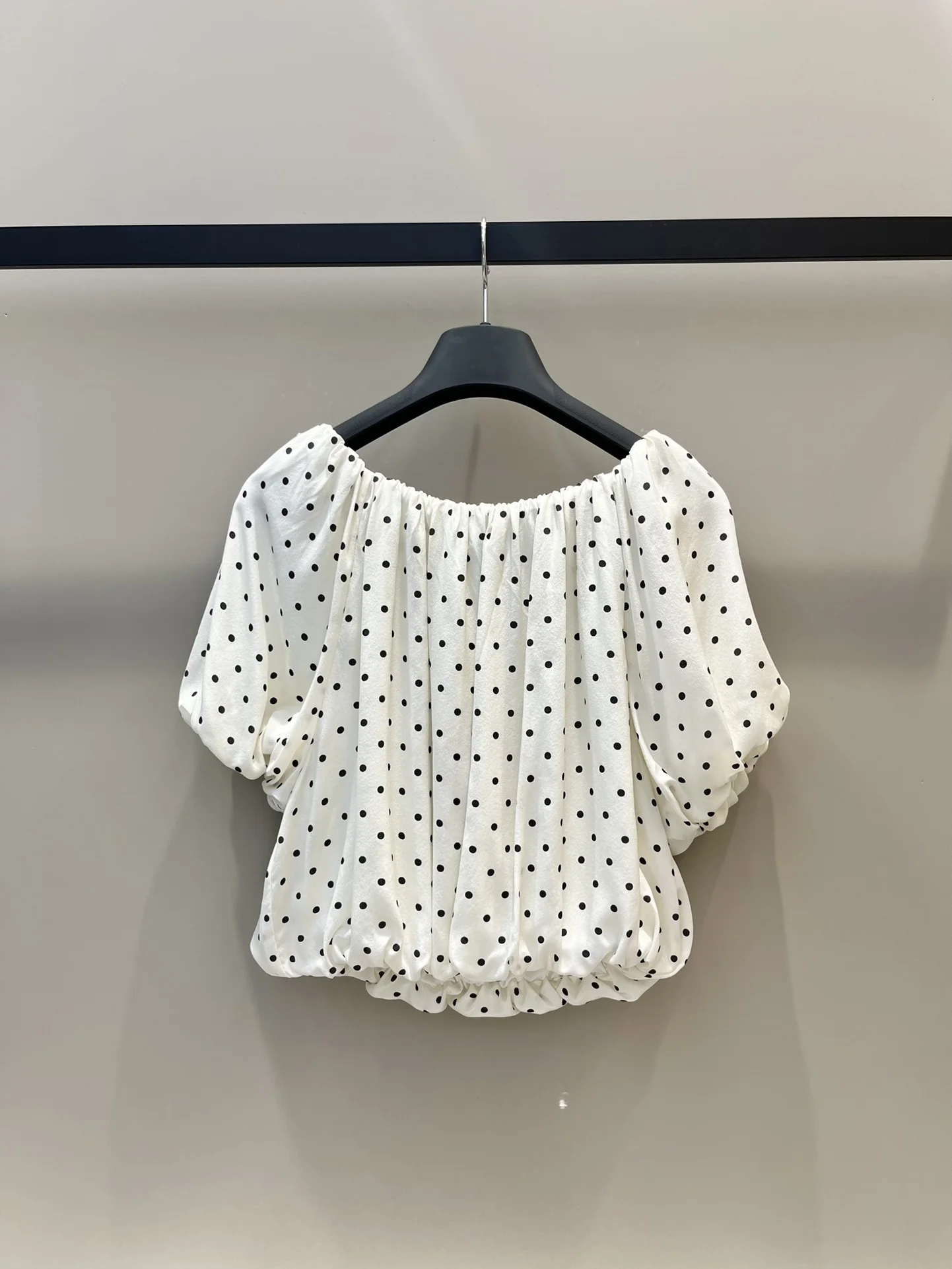 

2023New polka dot print decoration silk nail drill decoration off-shoulder top