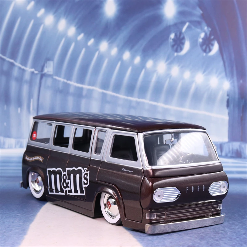Модель автомобиля Nicce 1:24 M & M'S 1965 Ford Econoline литый под давлением модель из