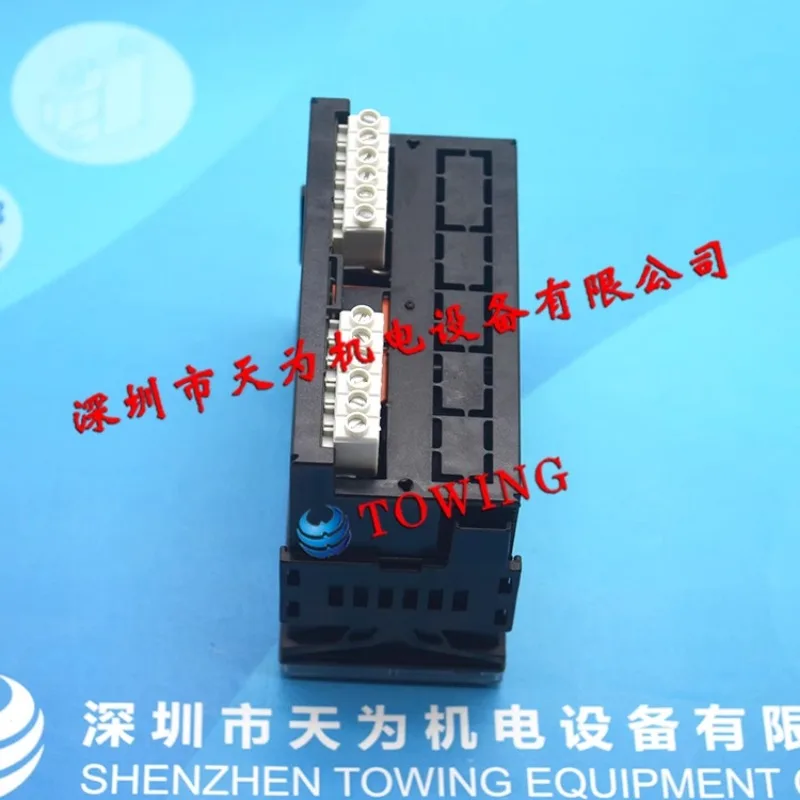 Стол с дисплеем Carlo Gavazzi Jiale LDM35HHSXL1XXXX