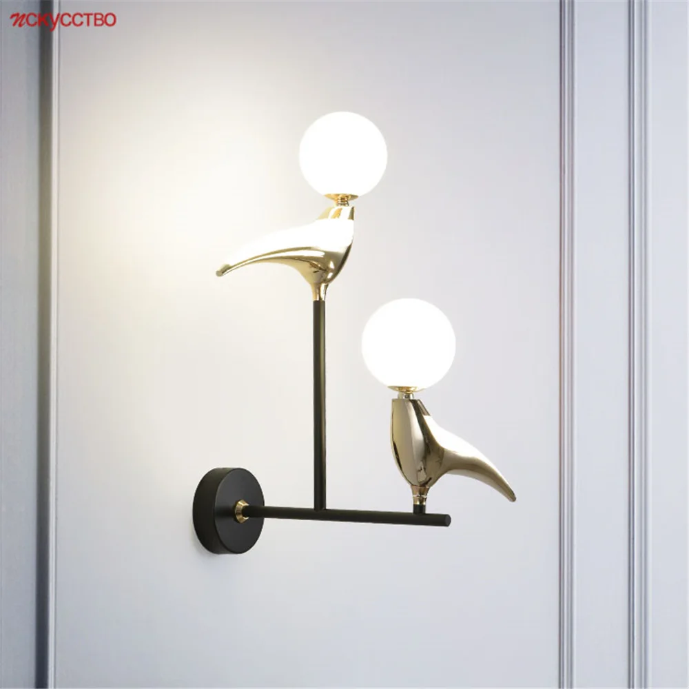 

Светодиодная настенная лампа в скандинавском стиле, вращающийся комнатный светильник с золотыми птицами для гостиной, дивана, спальни, коридора, лофта