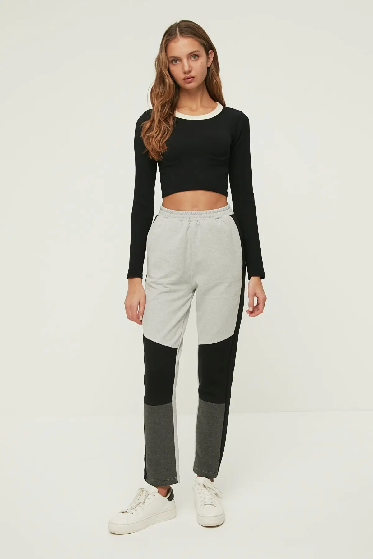 

With color Block Basic Jogger Knit Sweatpants TWOAW22EA0552