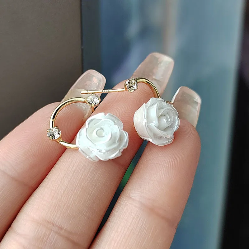 

Korean Light Rose Flower Crystal Stud Earrings for Women Zircon Floral Flowers C Shaped Exquisite Earring Party Jewelry Gifts