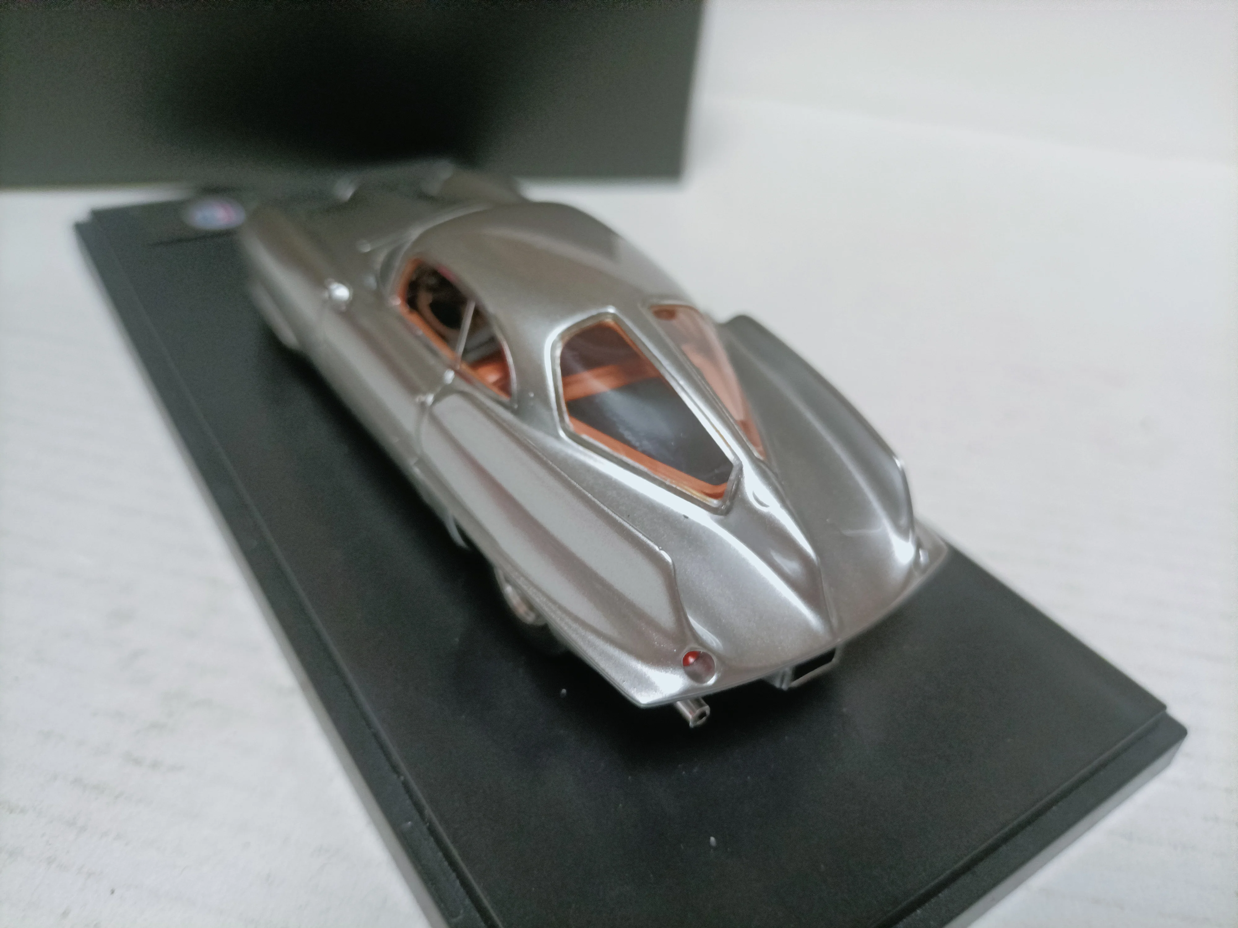 Фото Модель концепт-кара PMC 1:43 Α Coefficient Romeo Bat, Alfa BAT 9 Bertone 1955, серебристая №1