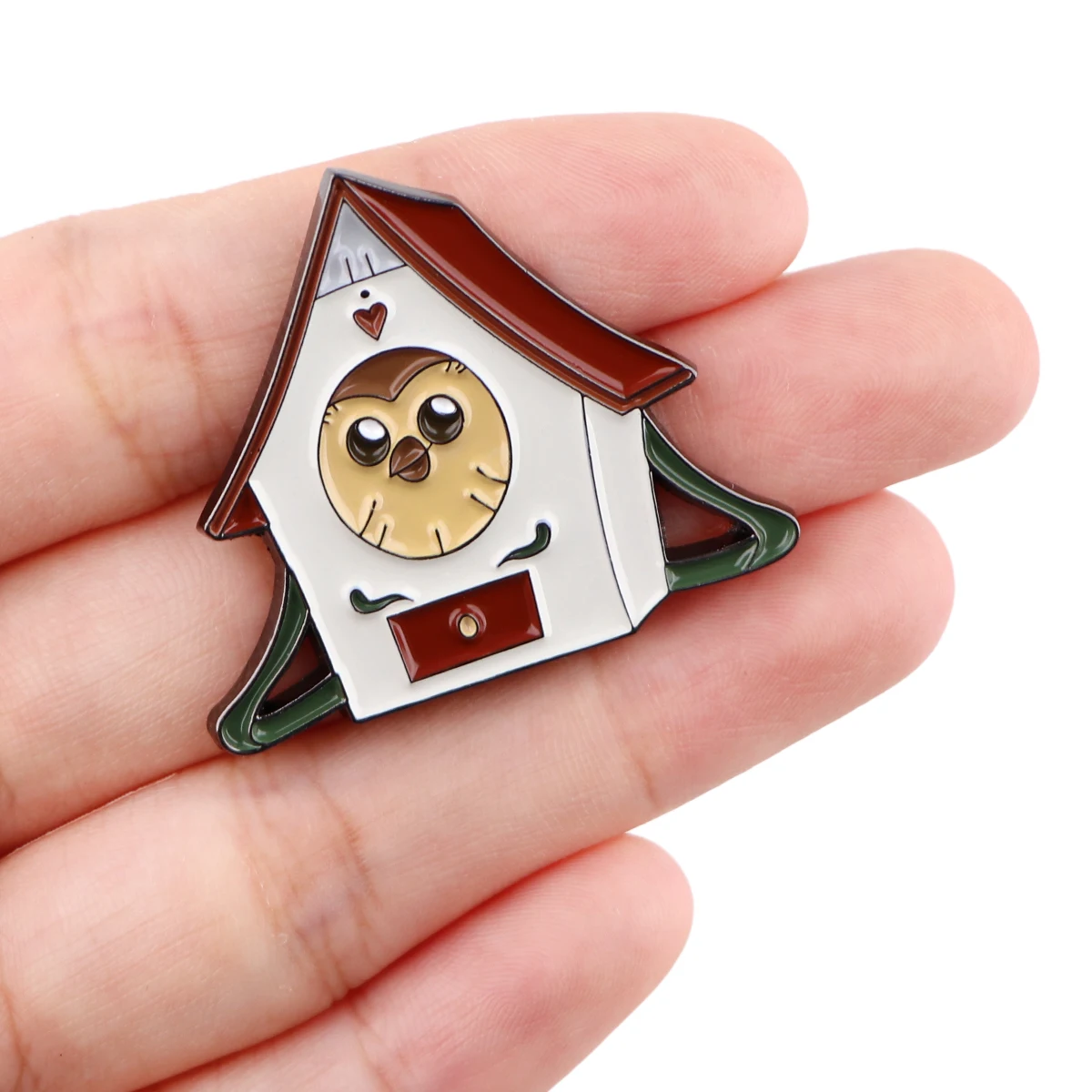 Эмалированная брошь в виде совы