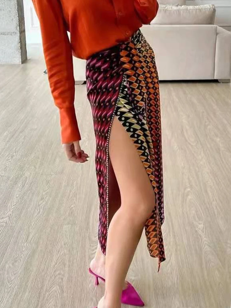 Женская юбка в богемном стиле с узлом и принтом |