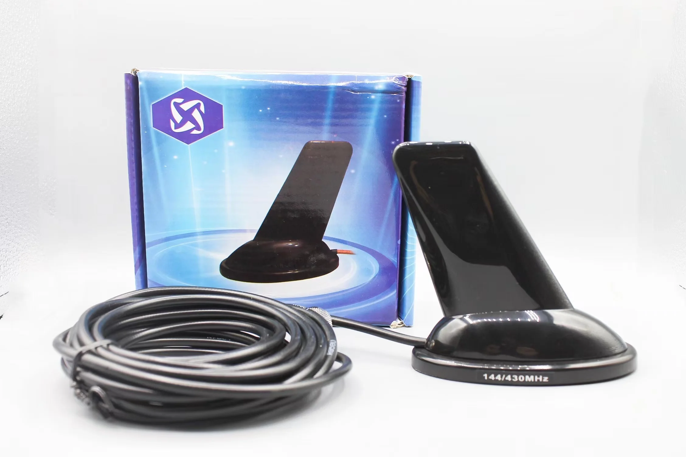 

Automobile Shark Fin Radome Roof Antenna Base UHf/VHF PL259 Walkie Talkie Signal Antenna Equipped with 4M RG58 Cable is Suitable