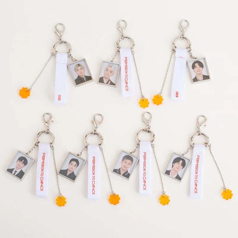 

Kpop Bangtan Boys PTD одинаковые металлические кольца для ключей с идентификационными картами для участников разрешение танцевать на сцене