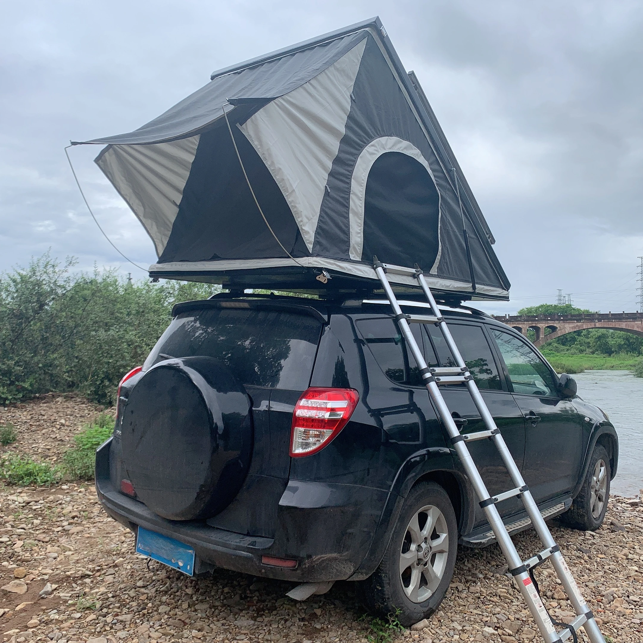 

Triangle folding roof top tent outdoor travel SUV car tent hydraulic automatic aluminum alloy car tent