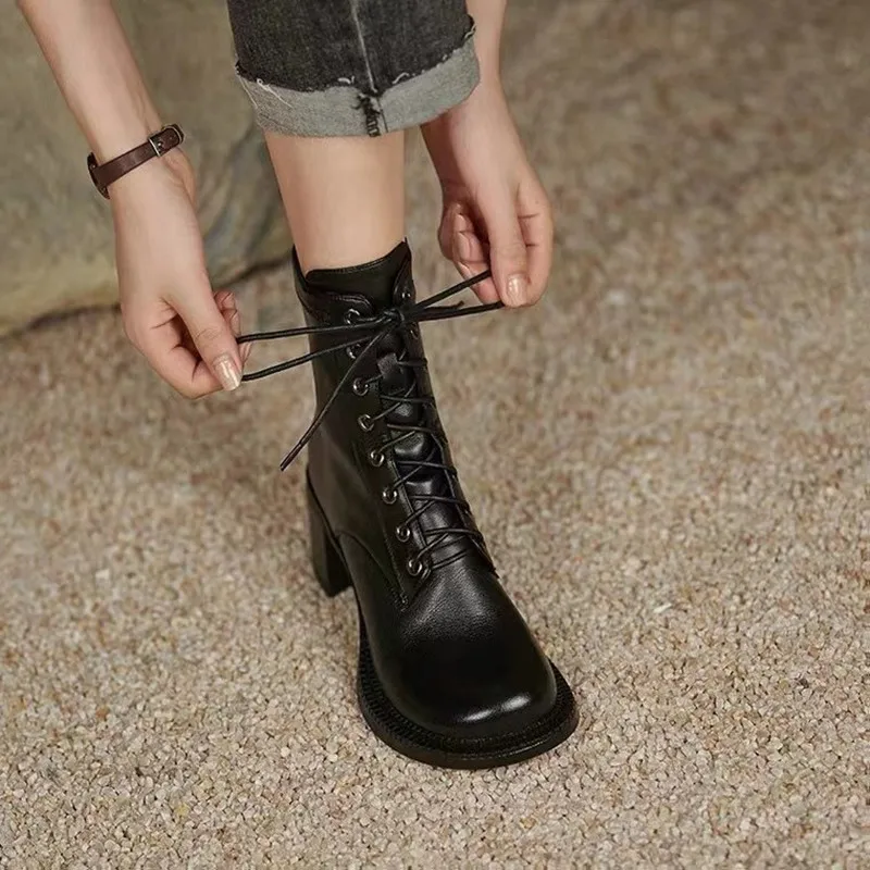 Fashion women's short boots, women's ankle boots, high-quality cross straps, round toe Chelsea shoes, thick-soled women's winter