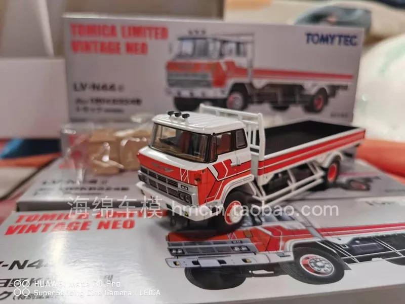 

Модель грузовика 1:64 TOMYTEC TLV LV-N44d Hino KB324