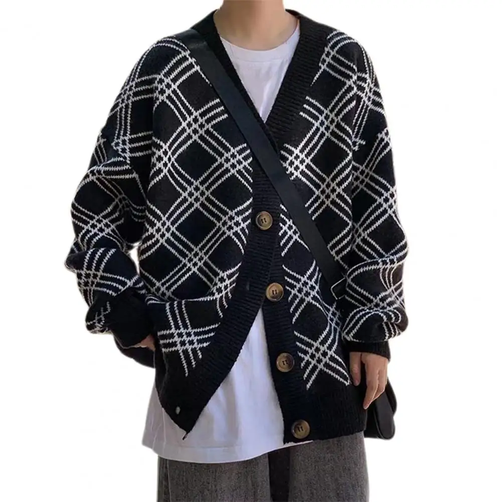 

Мужской осенний теплый свитер с V-образным вырезом