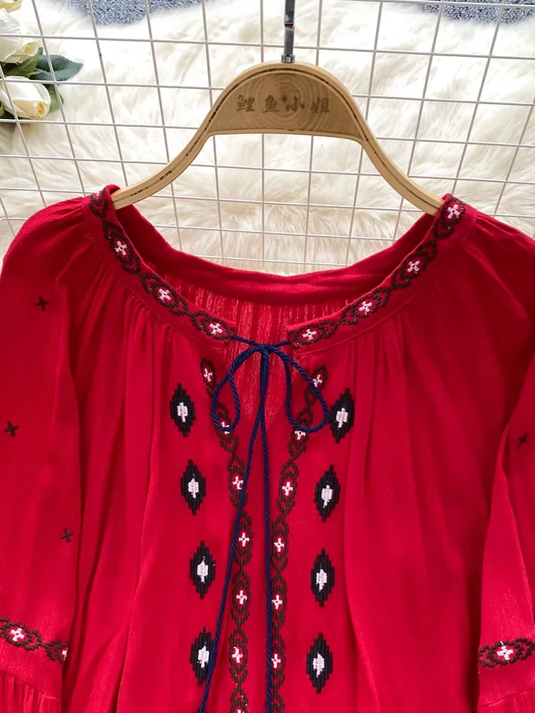 Женская блузка в стиле ретро национальном с вышивкой на шнуровке и кисточками