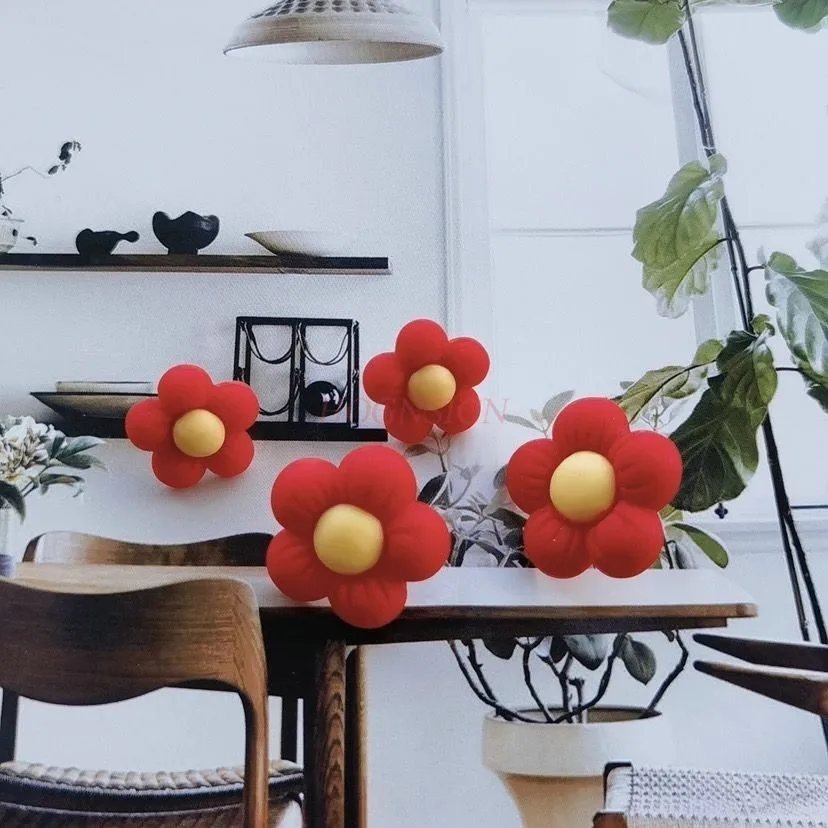 8 шт. большие и маленькие цвяхи с красным цветком креативные I-образной формы