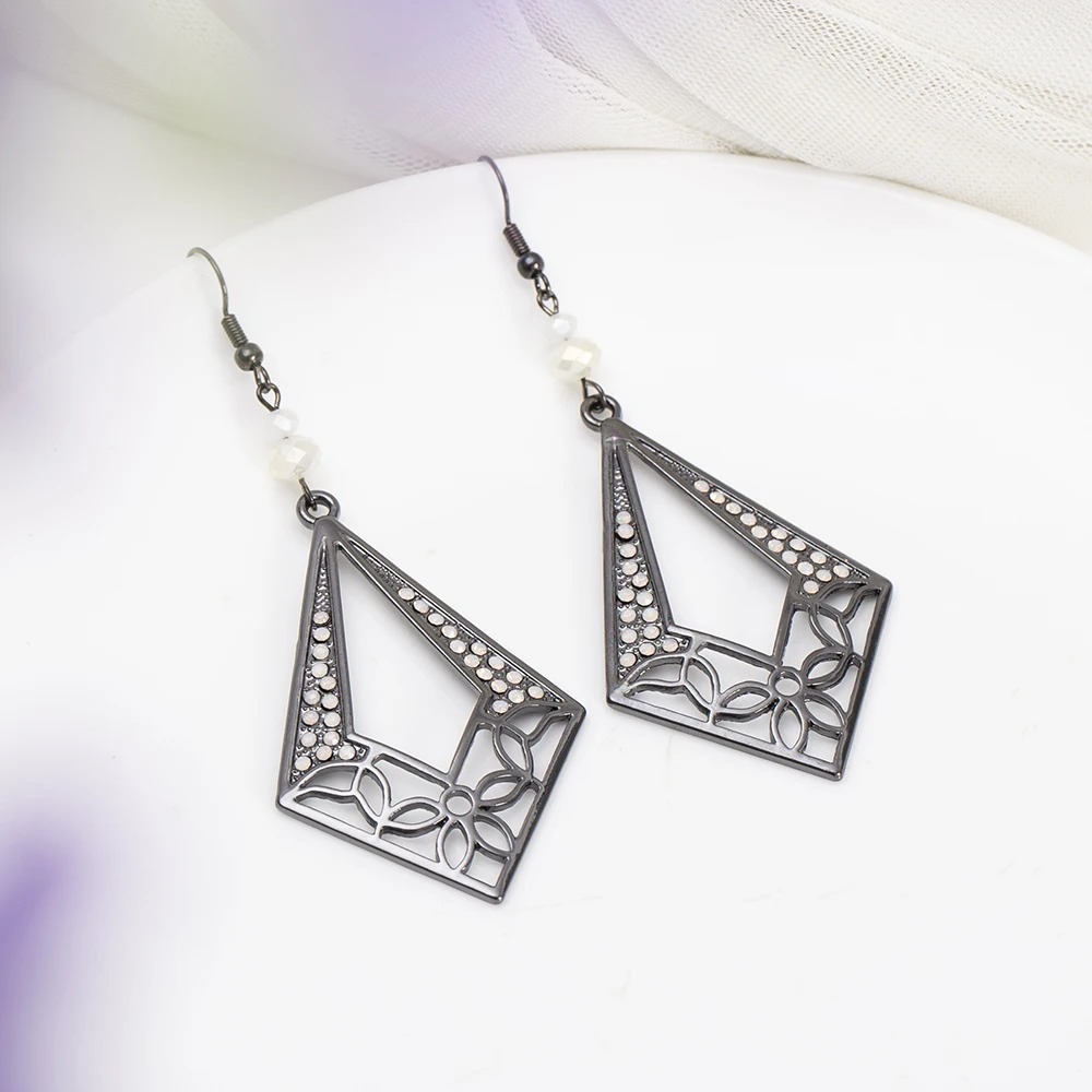 

Korean Fashion Alloy Inlaid Rhinestones Hollowed Rhombus Drop Earrings For Women Aesthetic Retro Trending Products Girls Jewelry