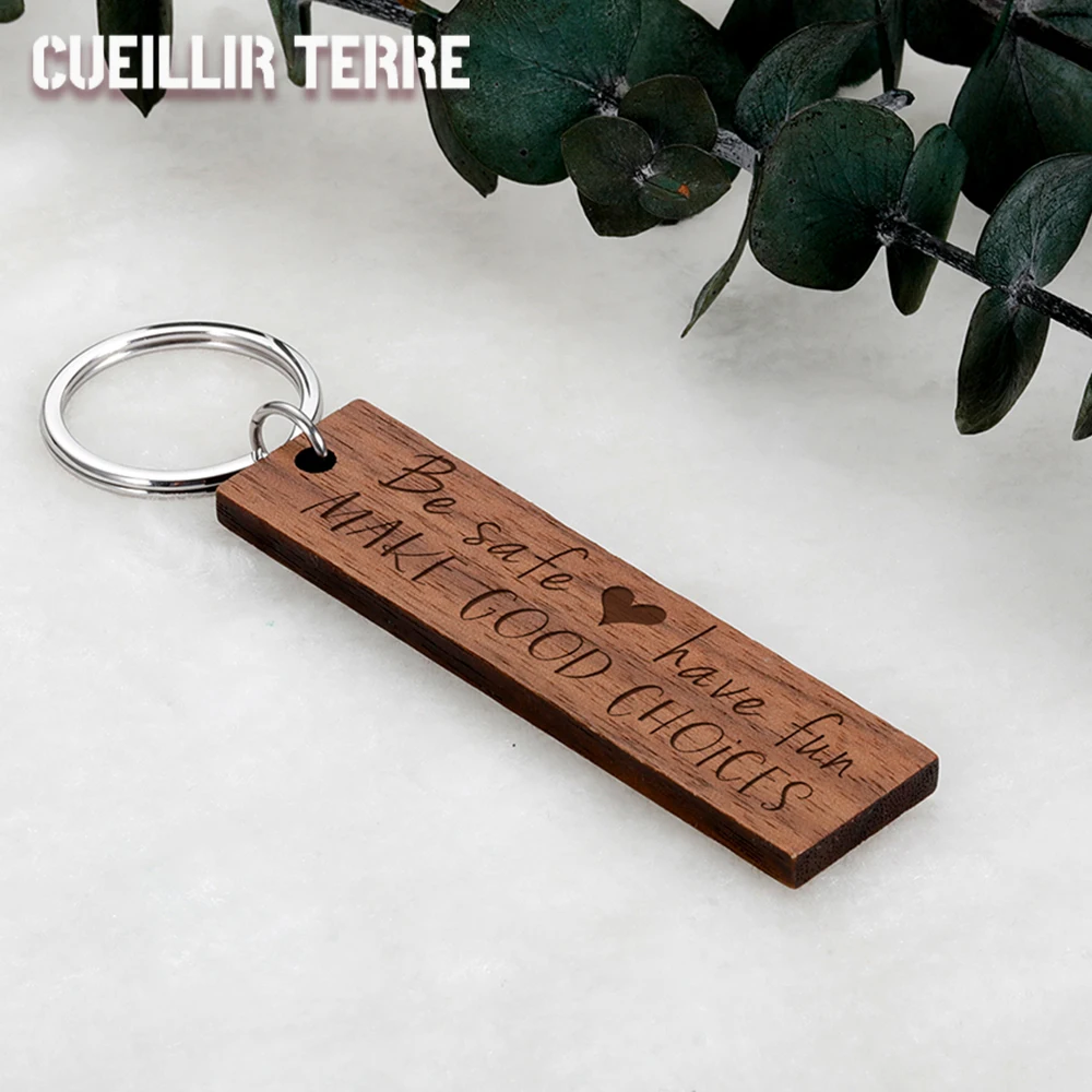 

Be Safe Couple Keychain Gift Personalized Wooden Engraved Keychains Fashion Keyring Birthday Jewelry For Boyfriend Girlfriend
