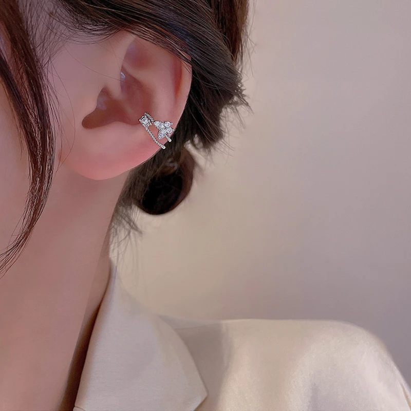 

Корейские двухслойные Клипсы-бабочки для ушей без пирсинга серьги для женщин модные блестящие циркониевые ушные манжеты ювелирные изделия...