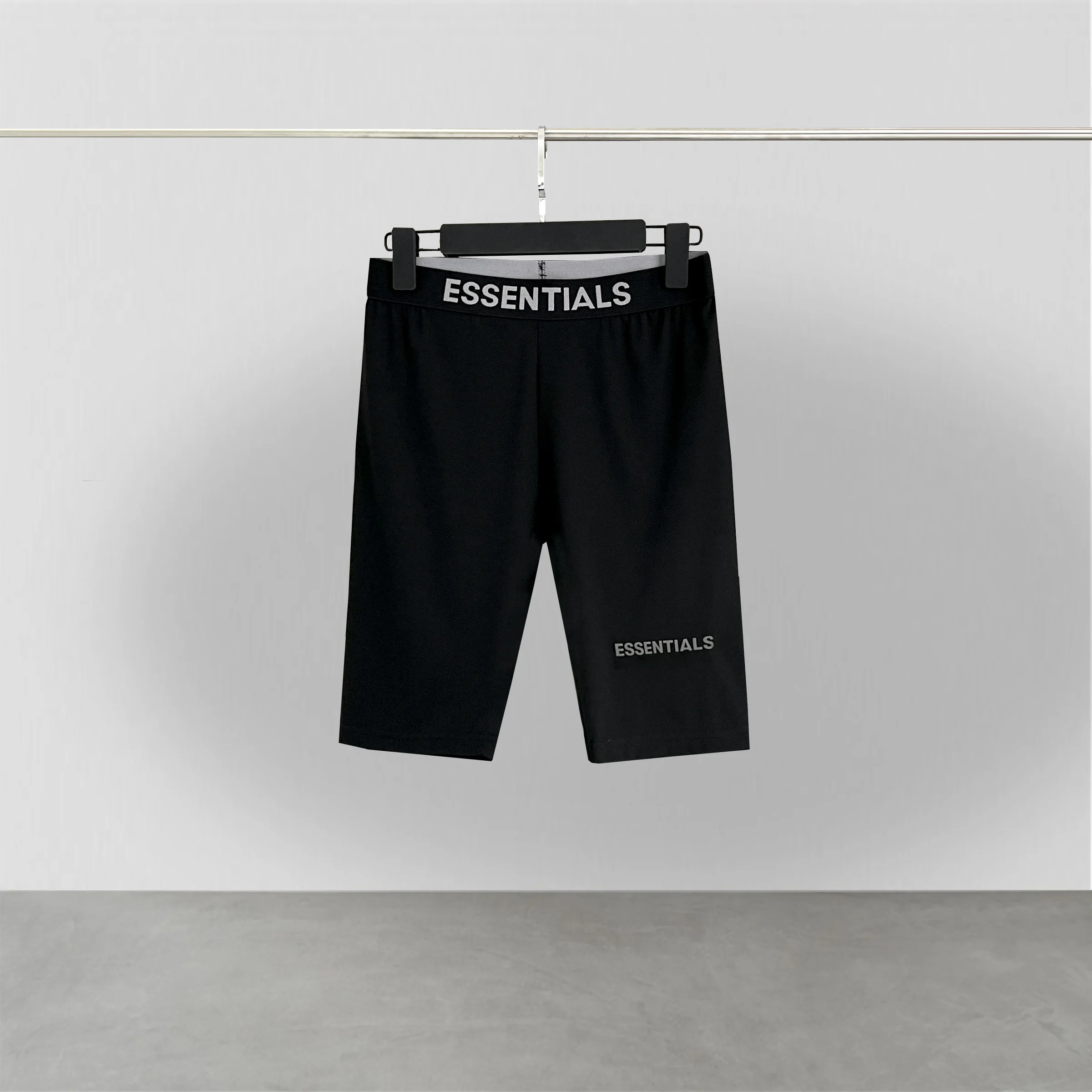 Рисунок 2 - Брюки спортивные женские короткие Светоотражающие