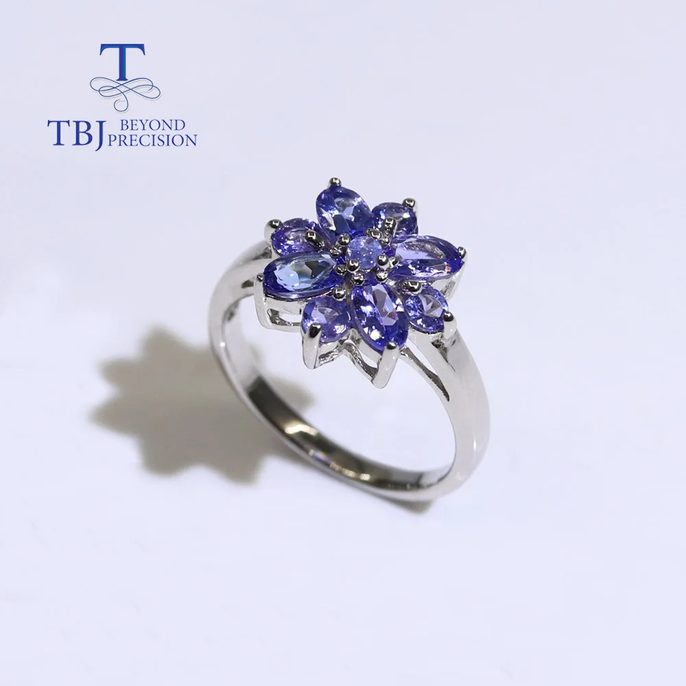 Женское кольцо из серебра 925 пробы с танзанитом