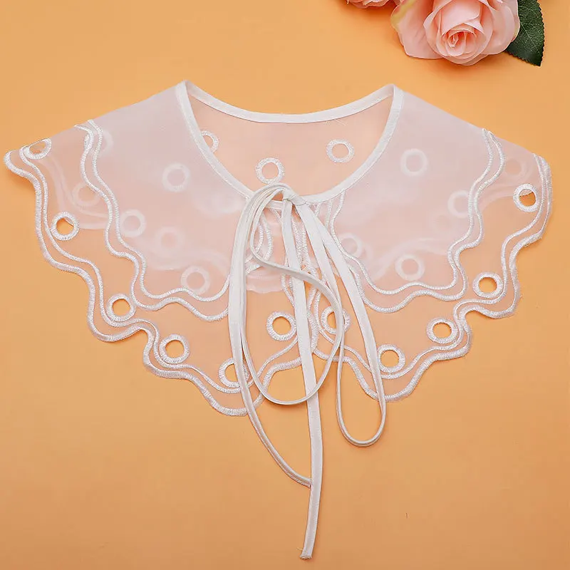 

Женская блузка с воротником-стойкой, с вышивкой