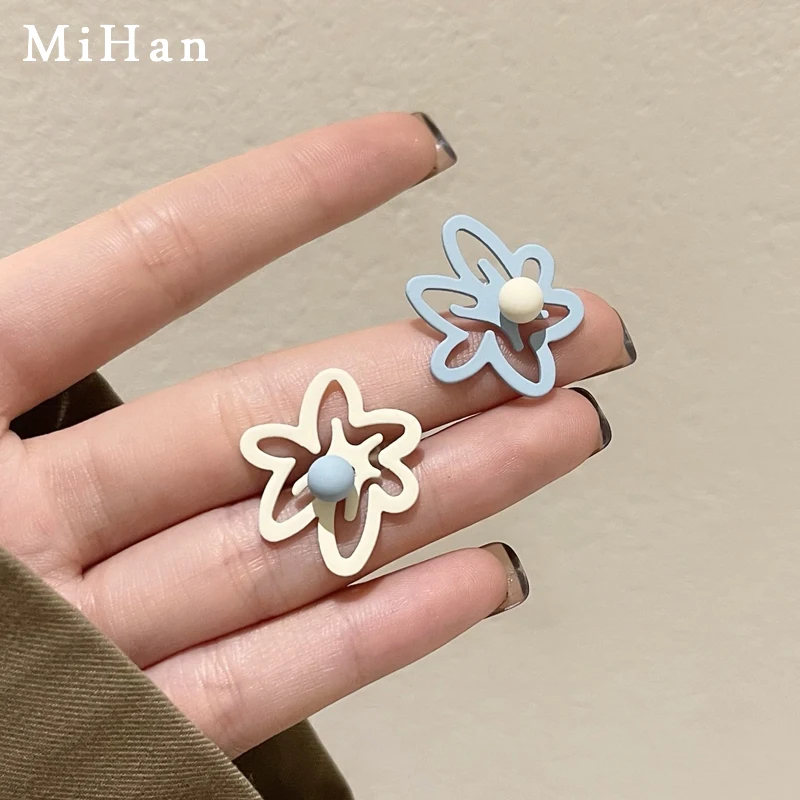 

Mihan 925 Silver Needle Modern Jewelry Flower Earrings Popular Design Asymmetrical Coating Stud Earrings For Women Party Gifts