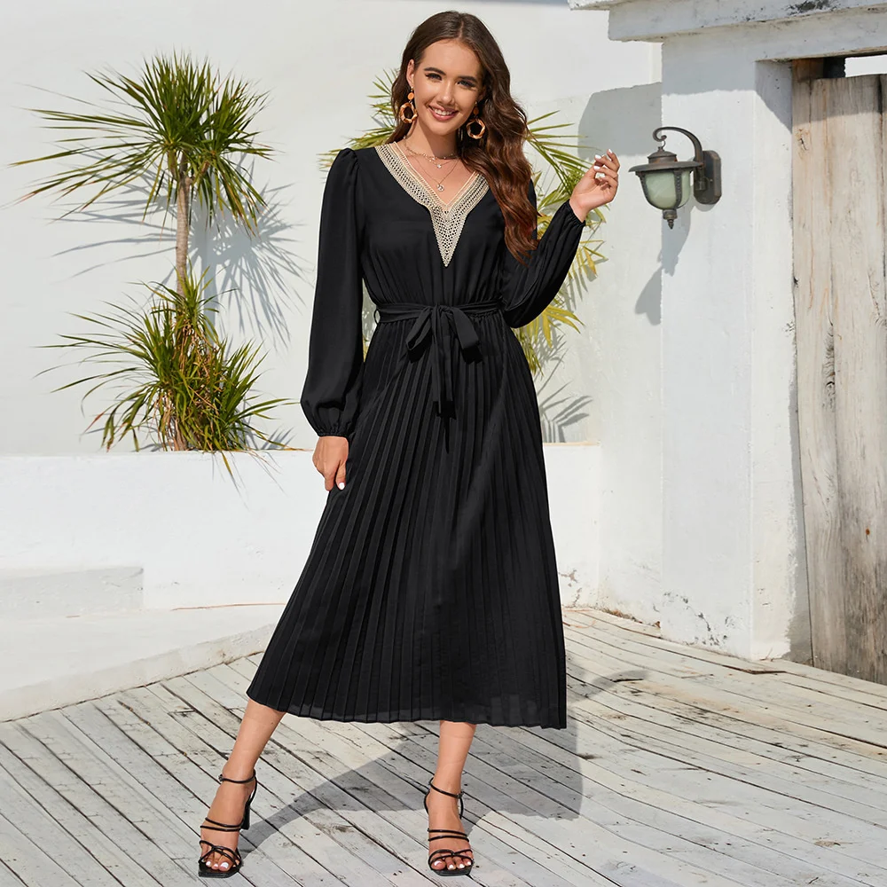 

Женское облегающее кружевное платье-трапеция средней длины с V-образным вырезом