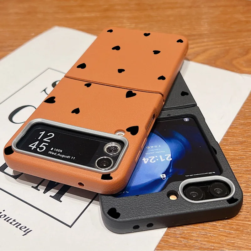 Черный чехол Love Hearts для Samsung Galaxy Z Flip 6 5 4 3 силиконовый складной с текстурой кожи Flip6