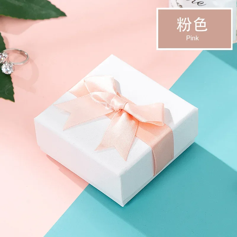 

Квадратная картонная коробка для украшений Merylover 7,5х7,5х3,5 см